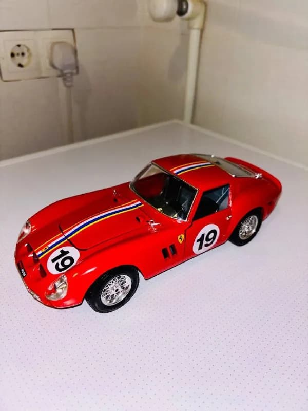 Ferrari 250 GTO (1962) — Тбилиси — 180 ₾