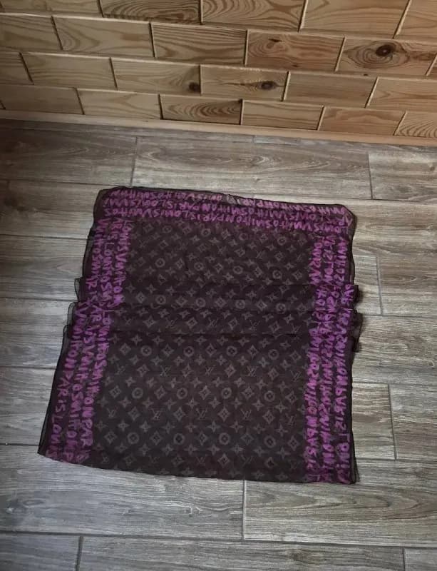 Шарф-платок Louis Vuitton оригинал — Тбилиси — 400 ₾