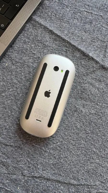 Magic Mouse 2, работает исправно, нет коробки, отдам вместе с новым лайтнингом. Цена 150 лари — Тбилиси — 150 ₾