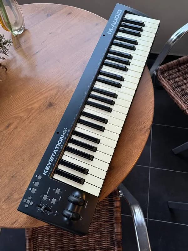 1) миди клавиатура M-Audio Keystation 49 (50 лари) — Тбилиси — 50 ₾