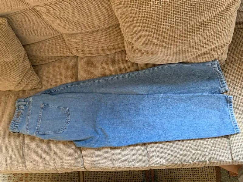 Zara mom fit 28(6) размер 30 лари. Джинсы H&M 34(2) размер со сломанной молнией отдам за 5 лари — Тбилиси — 30 ₾