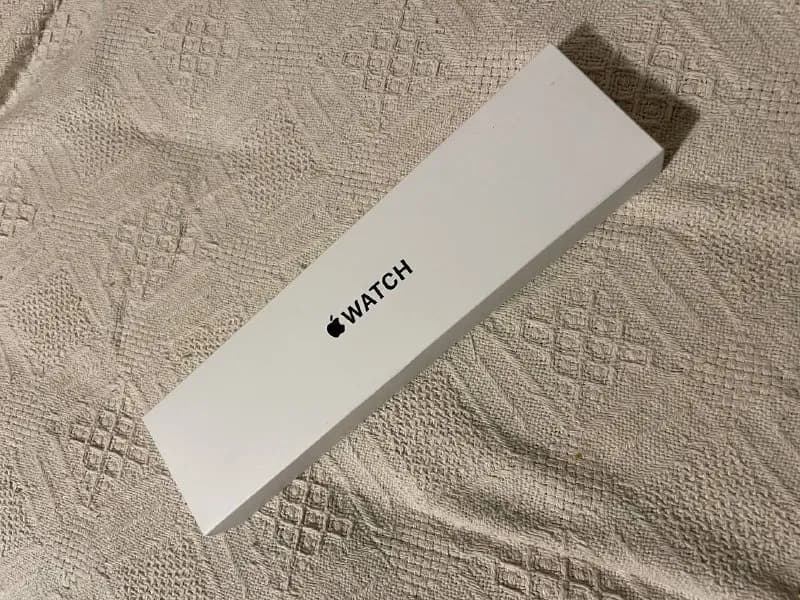 Apple Watch SE (40 mm), цвет — Silver. Новые, в упаковке (полный комплект) — Тбилиси — 500 ₾