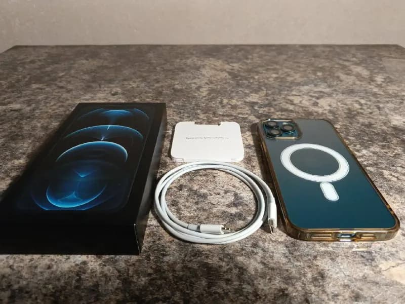 1.iPhone 12 Pro Max, 256 гб, Pacific blue, хорошее состояние (мелкие царапки на экране). Полный ориги — Тбилиси — 1 400 ₾