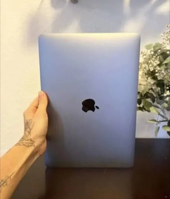 MacBook Air 13 m1 256gb батарейка 81% и есть такой же батарейка 96% — Тбилиси — 2 000 ₾