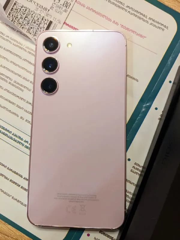 Samsung S23, телефону 1,5 месяца, наклеено стекло, состояние нового, даже пленку сбоку не сняла. Есть — Тбилиси — 1 550 ₾