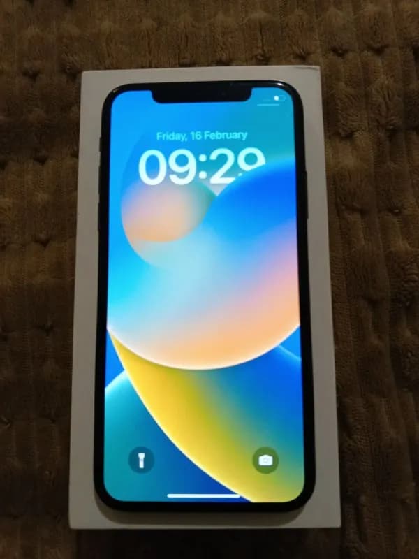 iPhone X 64 gb, потёртости на рамке. Батарейка 75%. В комплекте коробка и кабель. 370 лари — Тбилиси — 370 ₾