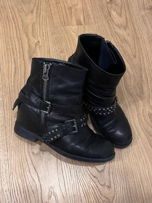 Сапожки на танкетке из кожи 38 рр — Батуми — 40 ₾
