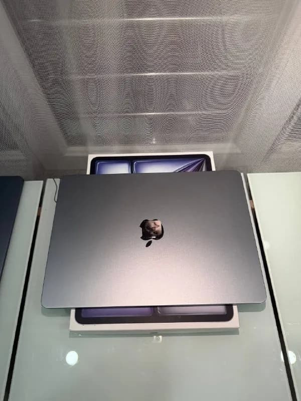 MacBook Air M2 (8/256GB) — Батуми — 2,000 ₾
