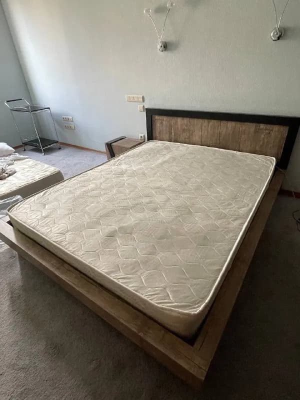 250л — совершенно новый, никто не спал, привезли только вчера, — Тбилиси