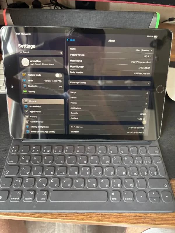 iPad 7-го поколения 32 GB Wi-Fi + оригинальная Apple Smart Keyboard — Батуми — 450 ₾