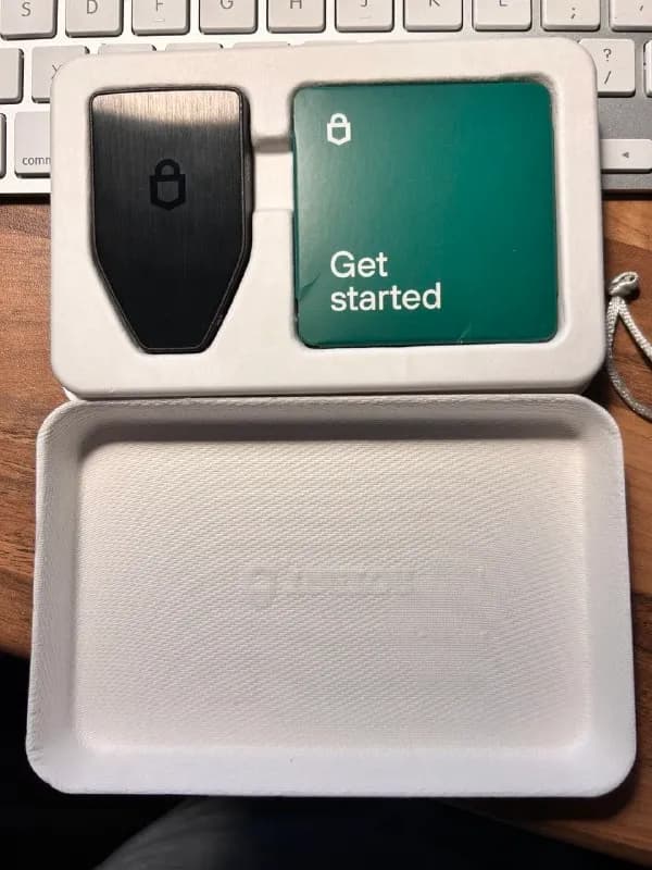 Trezor Safe5 — крипто кошелек с цветным сенсорным экраном, haptic откликом, защищён чипом Secure Ele — Батуми — 180 ₾