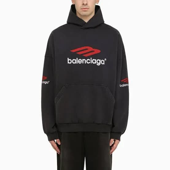 balenciaga, в идеальном состоянии, без дефектов, размер M-L, идет оверсайз сам по себе, легкое комфо — Батуми