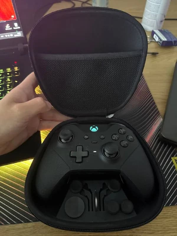 Xbox elite controller 2. В полном чехол + зарядная станция + все насадки. Хорошее состояние. Избегал — Тбилиси — 320 ₾