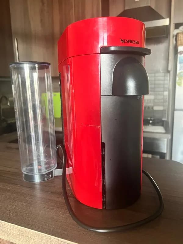Nespresso Vertuo Plus. Работает идеально, внешнее состояние на 4 из 5 — переезжала с нами из России, — Тбилиси — 150 ₾