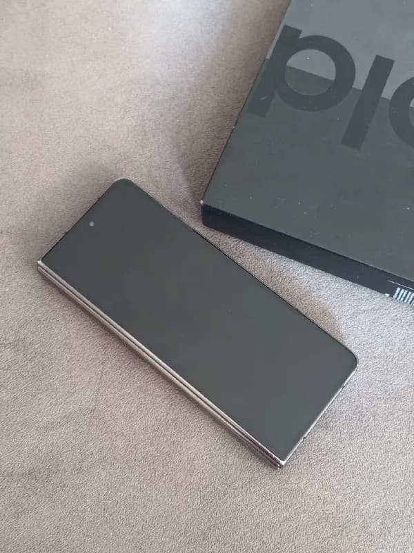 Samsung Galaxy Z Fold 4 с дефектом на 512 ГБ. — Батуми — 300 ₾