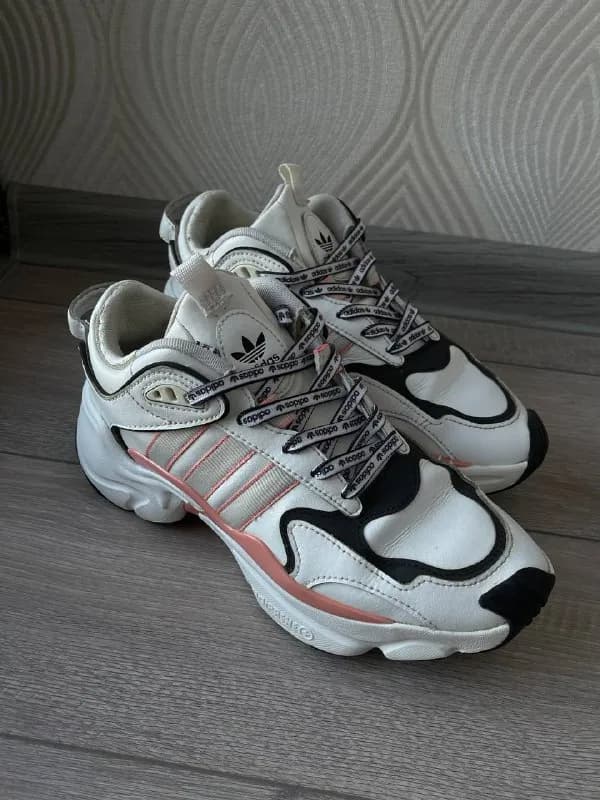 Adidas Originals Magmur Runner. Состояние хорошее, удобные, оригинал. Размер US — 7, UK — 5,5. Цена — Тбилиси — 40 ₾