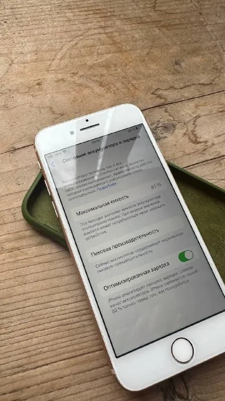 iphone 8 64gb, полностью рабочий, есть трещина на заднем стекле — Тбилиси — 180 ₾