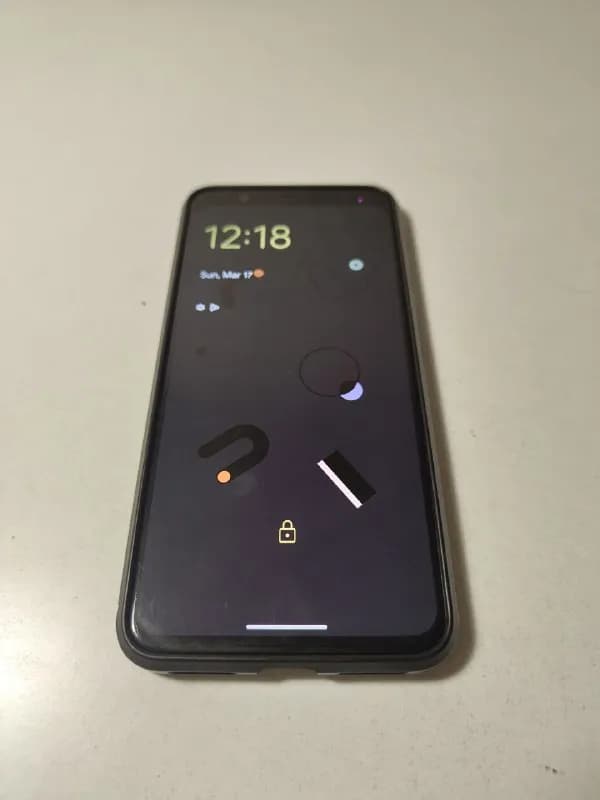 Google Pixel 4 XL, 6/64 белый, полностью оригинальный. Esim и FaceID работают. Мелкие царапины на эк — Тбилиси — 320 ₾