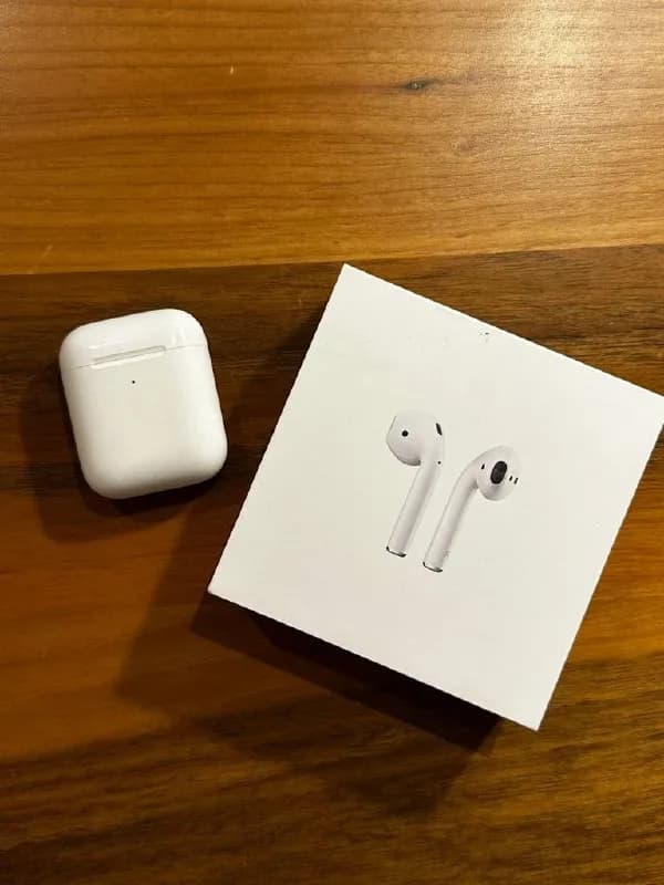 AirPods (2-е поколение) в хорошем состоянии, в оригинальной коробке. — Тбилиси — 70 ₾