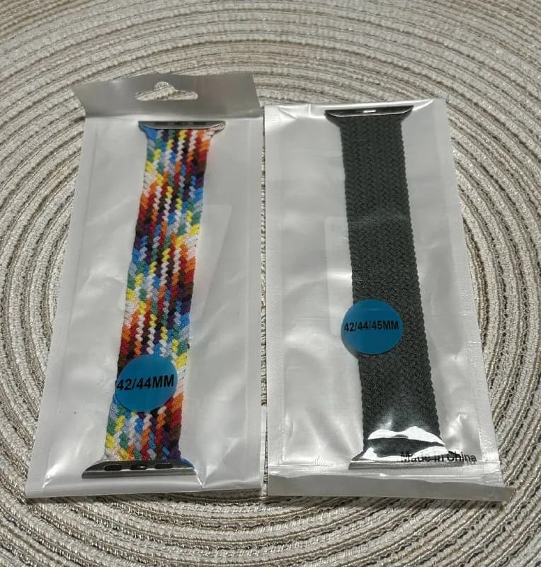 Apple Watch. Цена за оба 15 GEL. — Тбилиси — 15 ₾