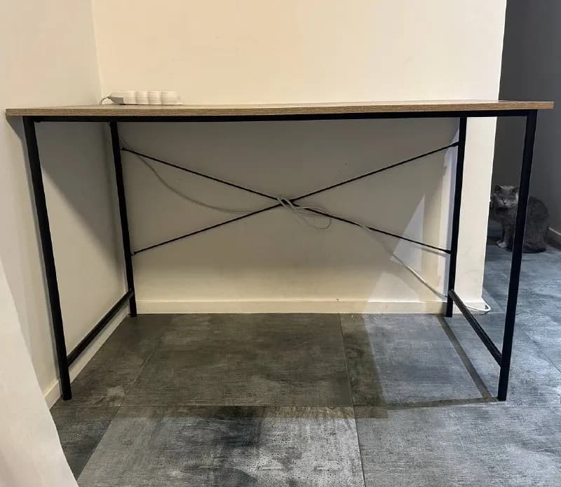1. стол из jusk — Батуми — 150 ₾