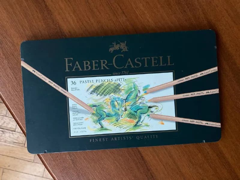 Faber Castell. Покупала, чтобы освоить технику, но не зашло. Использовались крайне мало (см.фото). Н — Тбилиси — 180 ₾