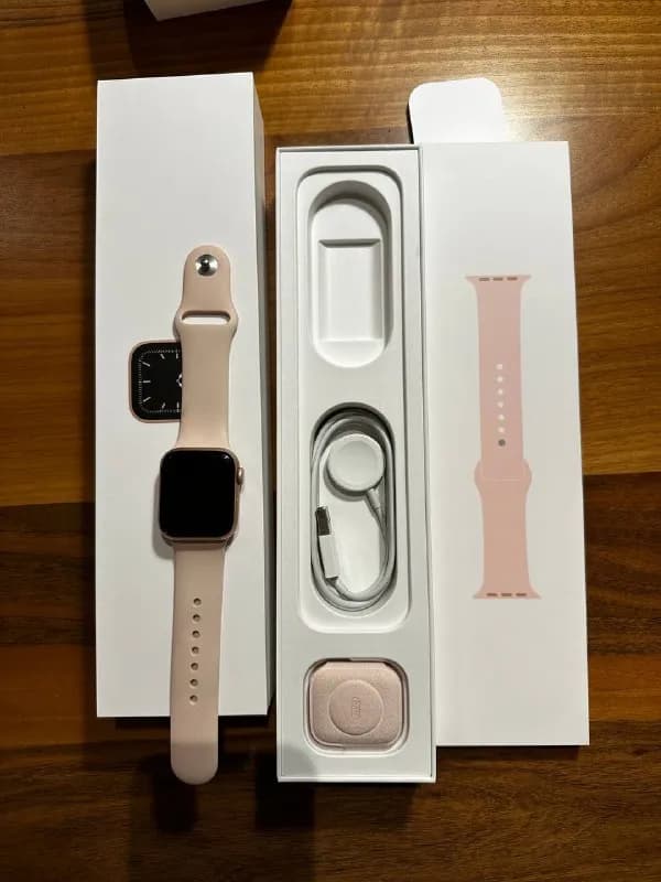 Apple Watch 5 Series, 40 mm pink gold. Часы в хорошем состоянии. Все работает, идут в оригинальной уп — Тбилиси — 250 ₾