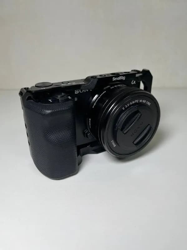 Продаю камеру Sony ZV-E10 и объектив SONY 16-55 mm — Батуми — 1 600 ₾