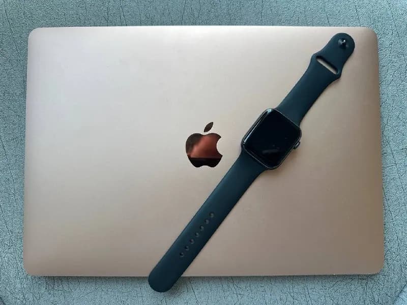 MacBook Air 13 M1 2020 — 1700 — Тбилиси