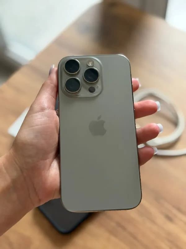 iPhone 16 pro 256 гб идеальной состояние, зарядное, чехол, стекло, e sim, 2100 — Батуми
