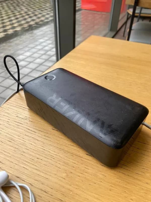 Power bank Anker 40,000 mAh большой объем заряда, хватает чтобы зарядить несколько телефонов и ноутб — Тбилиси — 100 ₾