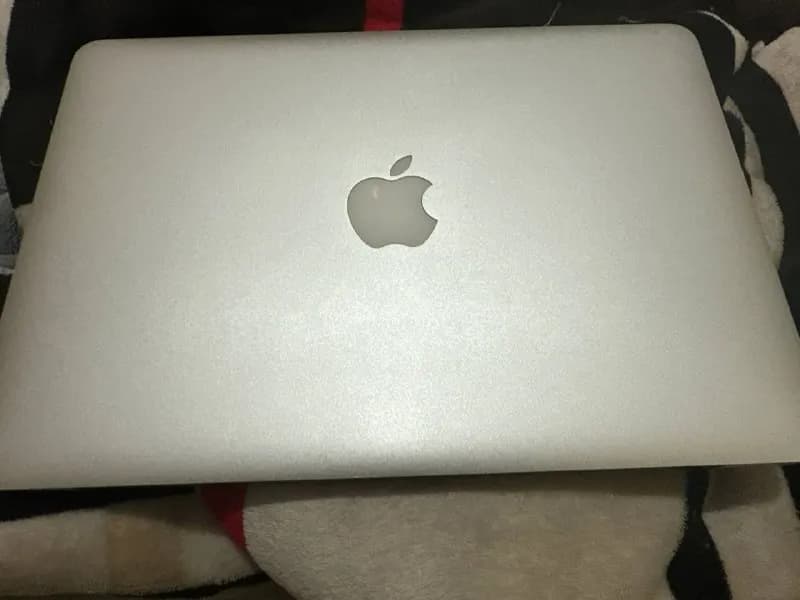 MacBook Pro 13.3 2015 года выпуска в хорошем состоянии. Процессор i5 2.7 ГГц; 8 ГБ ОЗУ; SSD 128 ГБ; — Батуми — 550 ₾