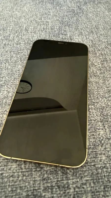 iPhone 12 Pro Max на 128 GB в золотом цвете. Телефон мощный, с отличным экраном и камерой. Сброшен д — Батуми — 600 ₾