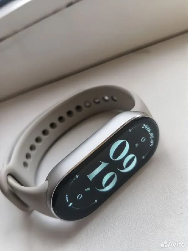Xiaomi smart band 9 в хорошем состоянии, присутствуют царапки покупался год назад в Zoomer. — Батуми — 50 ₾