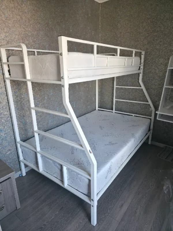 90×190 и 120×190. Конструкция кровати очень прочная. — Батуми — 1 000 ₾