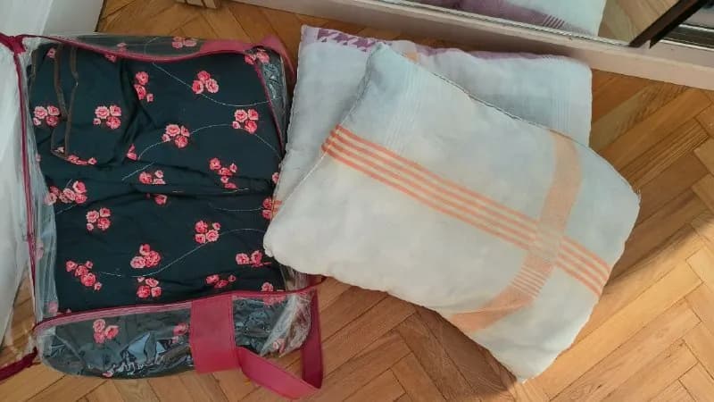 Двуспальное одеяло и подушки — Батуми — 15 ₾