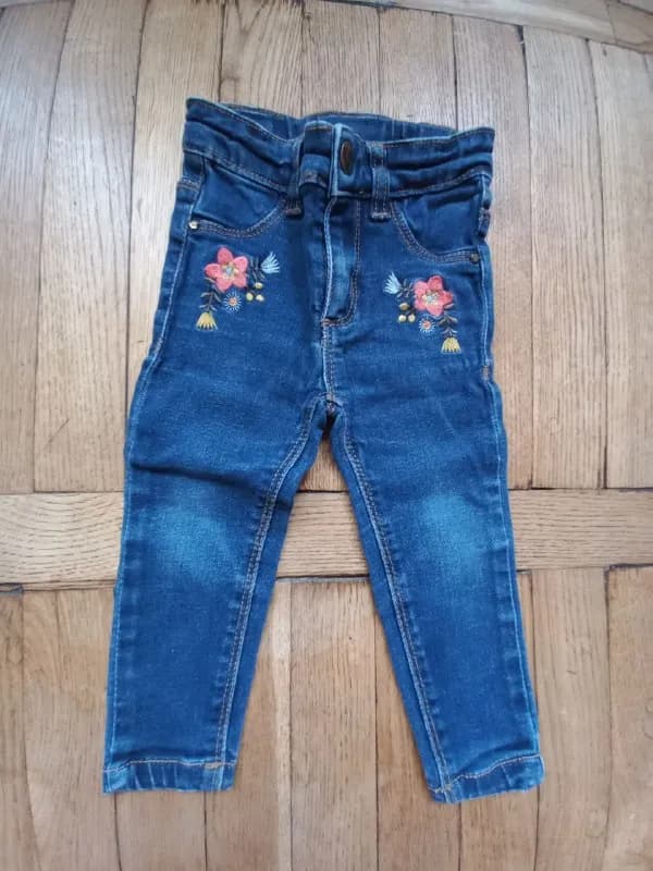80 до 90. Любая за 500 драм. Состояние отличное. Фирмы zara, hm, next и другие.Продажа до 31 мая, по — Ереван — 500 ֏