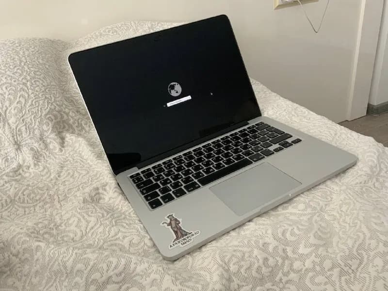 macbook pro 2013 года на запчасти + две зарядки — Батуми — 440 ₾