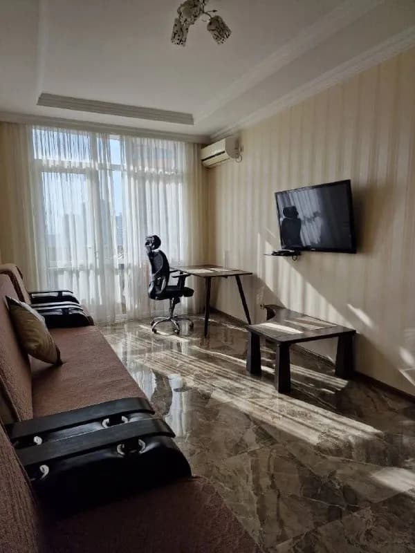2-комнатная (1+1), 50 м² — Батуми — 400 $