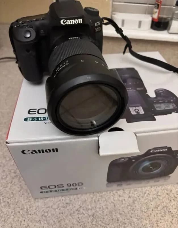 Canon EOS 90D Black DSLR Camera W/ TAMRON 18-400mm f3.5-6.3 Di II VC HLD — Батуми