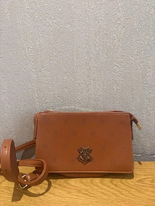 Hogwarts от Miniso (в идеальном состоянии, носила пару раз) — 20 gel — Батуми — 20 ₾