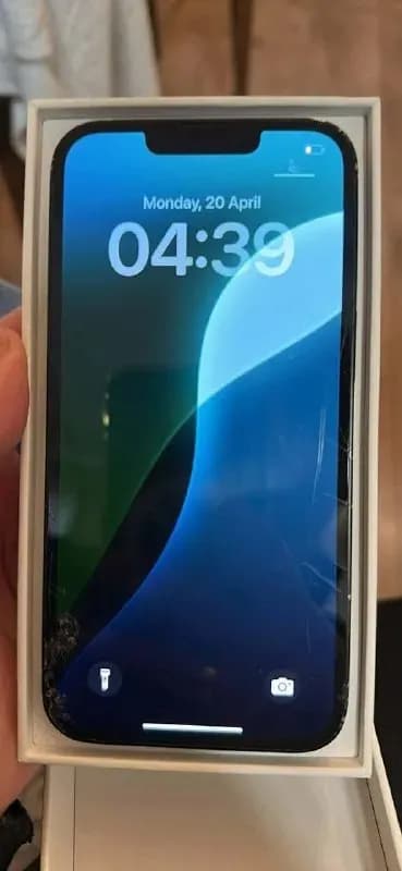 Pradaiotsa 16e iphone 900 lari. Vso atlichna ekran novi stoit 400 lari — Батуми — 900 ₾