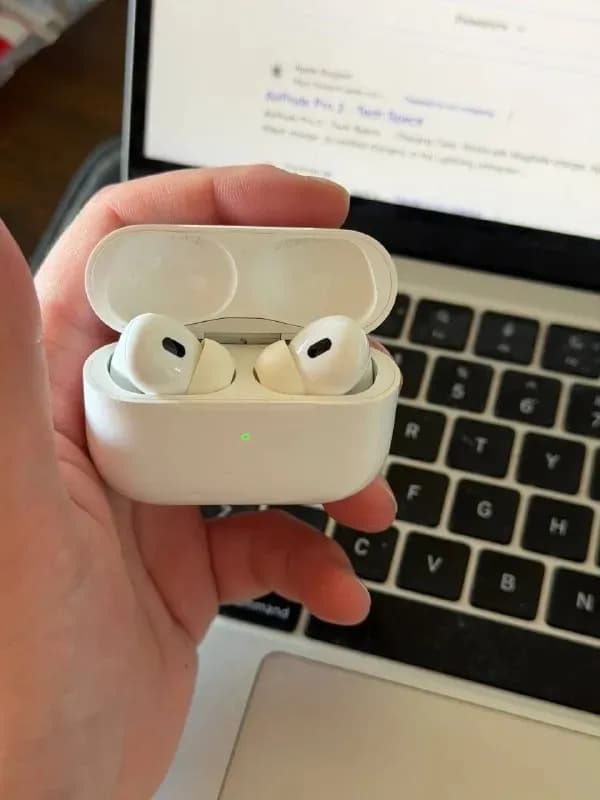 AirPods Pro 2, А2698, версия с lightning cable, в идеальном состоянии, использовались в кейсе, все р — Тбилиси