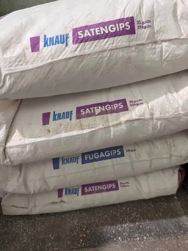 Knauf. Покупали за 20 лари, 25 кг. В наличии 4 мешка, за 40 лари отдадим все сразу. Или 12 лари мешо — Батуми — 20 ₾