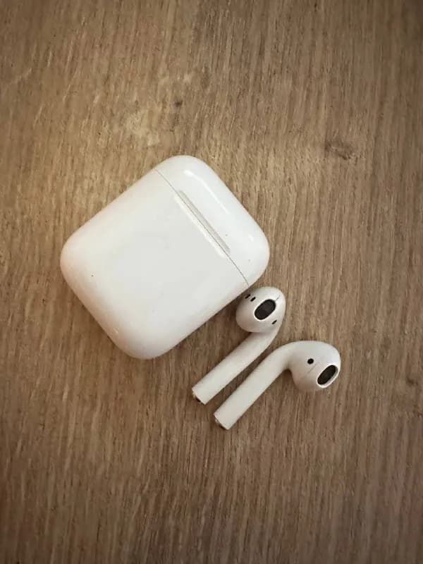 1) AirPods 1(левый тише, правый норм), 30 gel — Тбилиси — 30 ₾