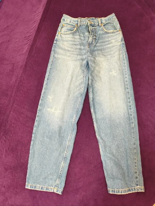 1. Джинсы Straight Leg из подростковой линейки Zara. На рост 164. На взрослый XS-S тоже подходит). 3 — Батуми — 30 ₾