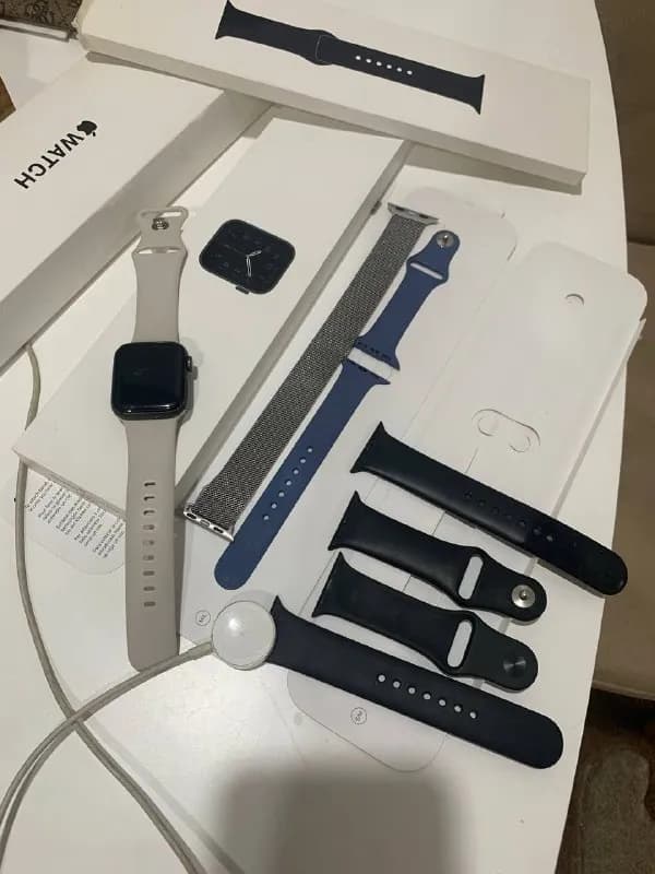 apple watch SE 40 mm GPS: — Батуми — 260 ₾