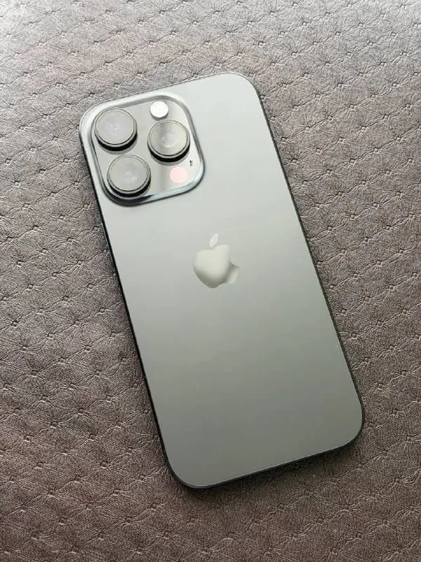 iPhone 16 Pro в отличном состоянии — Батуми — 2 500 ₾