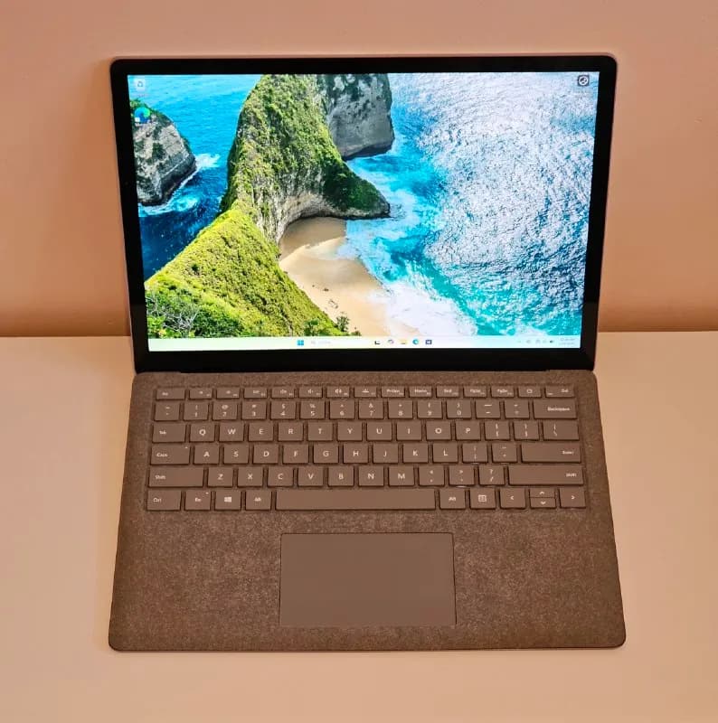 Microsoft Surface Laptop 2 13.5» Touchscreen 2.2K (Intel Core i5 8250U, 8GB RAM, 128GB) — Батуми — 750 720 ₾