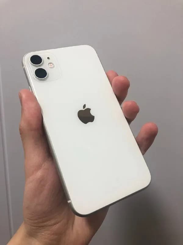 Iphone 11 64 gb. BH 68%. Внешне в хорошем состоянии, единственное на стекле есть царапинки сверху. — Батуми — 250 ₾